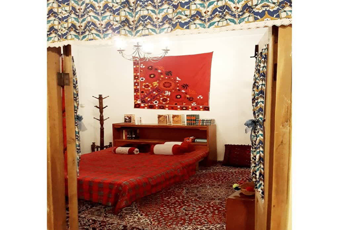 بومگردی آوش.اتاق قرمز. وطنا - اتاق
