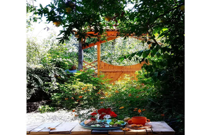 بومگردی آوش. اتاق آبی. وطنا - حیاط